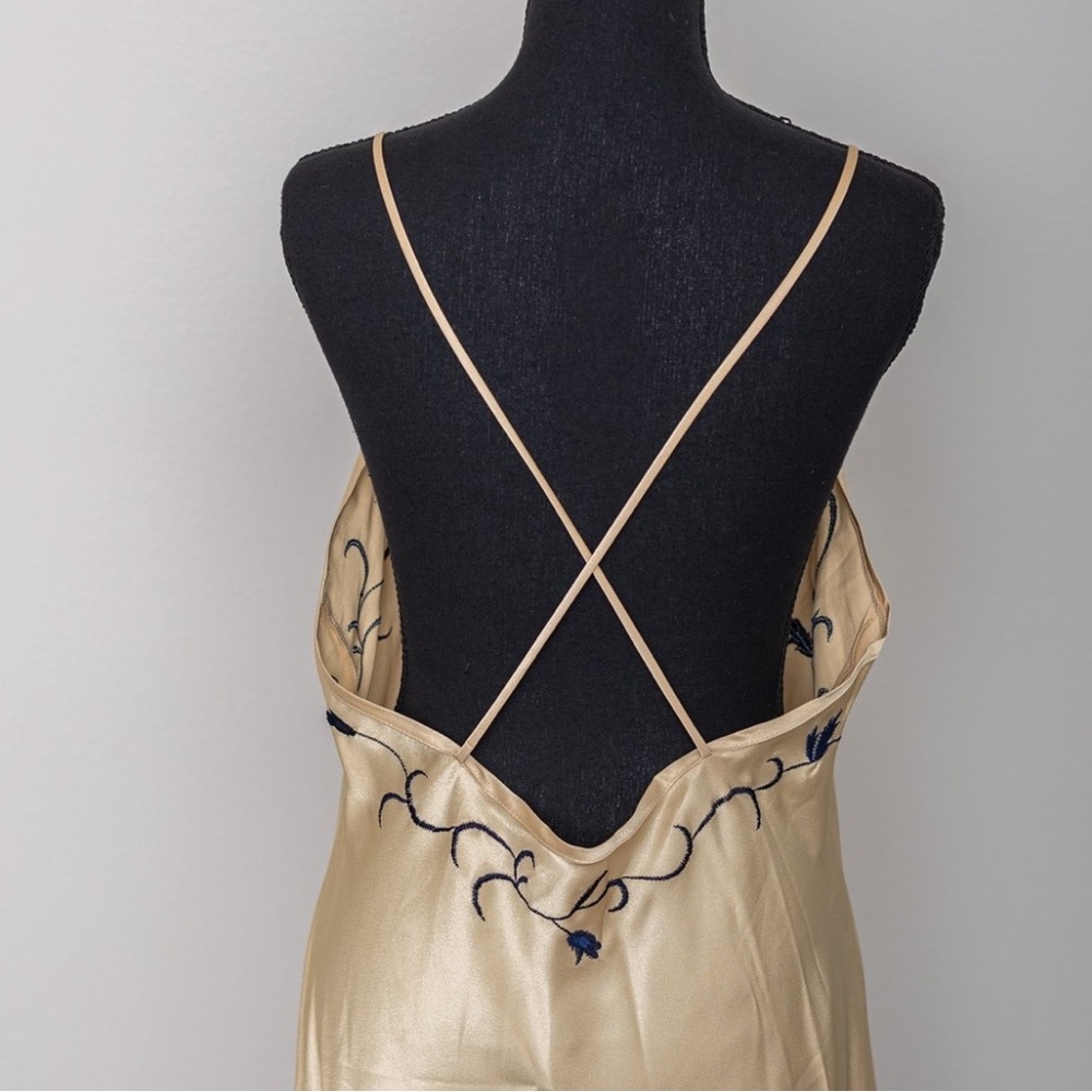 80s vintage Natori Gold and Dark Blue Embrodiered Nightgown - Picture 6 of 10